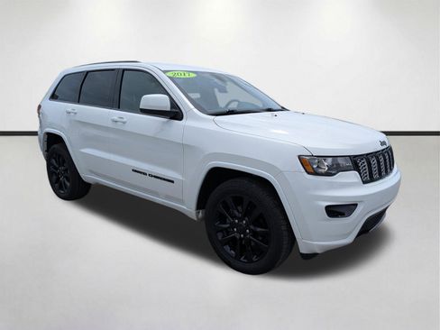 Used 2017 Jeep Grand Cherokee Altitude AWD/4WD image 10