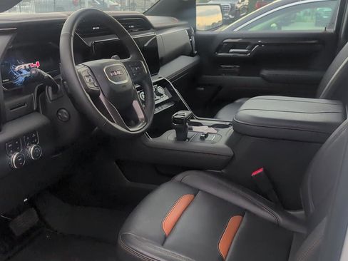 Used 2025 GMC Sierra 1500 AT4 w/ AT4 Premium Package AWD/4WD image 4
