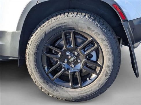 New 2025 Land Rover Defender 110 S image 10