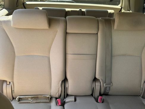 Used 2004 Toyota Highlander 2WD V6 w/ Preferred Pkg image 12