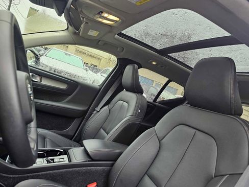 Certified 2024 Volvo XC40 B5 Plus w/ Climate Package image 25