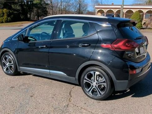 Used 2020 Chevrolet Bolt Premier w/ Infotainment Package image 6