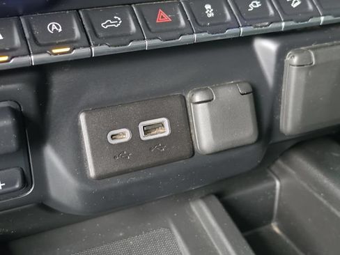 Used 2022 Chevrolet Silverado 1500 LTZ AWD/4WD image 28