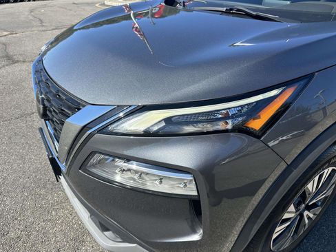 Used 2021 Nissan Rogue SV w/ Premium Package image 8