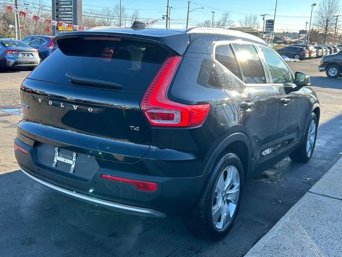 Used 2020 Volvo XC40 T4 Momentum w/ Premium Package image 6