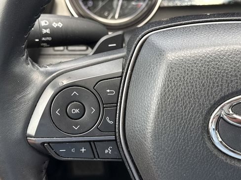 Used 2024 Toyota Camry SE image 18