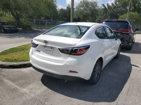 Used 2019 Toyota Yaris LE FWD image 5