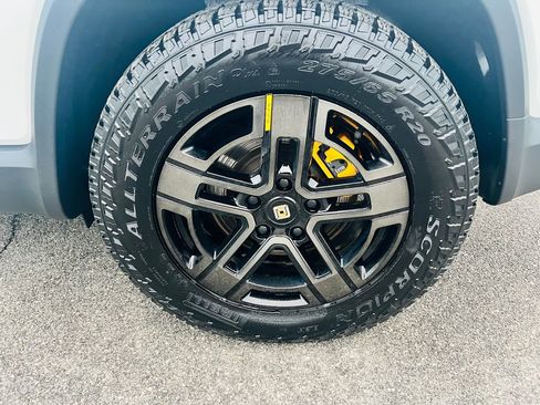 Used 2023 Rivian R1S Adventure image 29