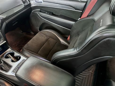 Used 2017 Jeep Grand Cherokee SRT image 23