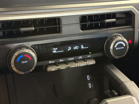 Used 2025 Toyota 4Runner SR5 AWD/4WD image 18