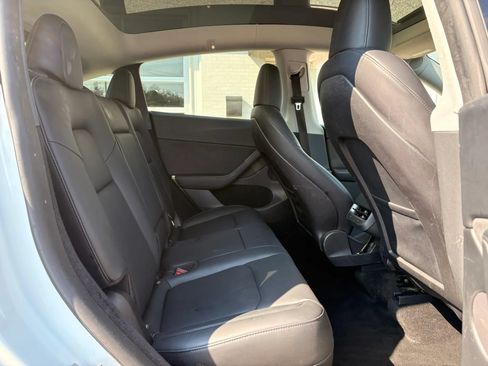 Used 2022 Tesla Model Y Long Range AWD/4WD image 9