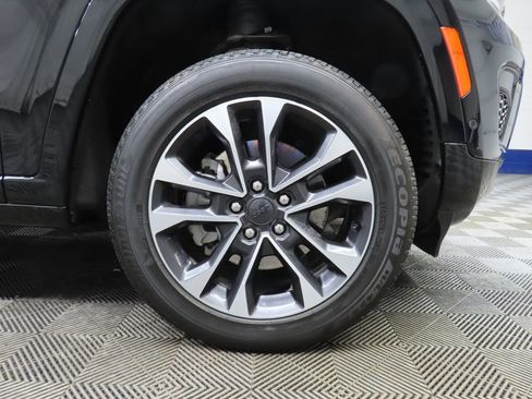 Used 2024 Jeep Grand Cherokee L Overland w/ Luxury Tech Group IV AWD/4WD image 11