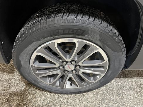 Used 2017 GMC Acadia SLT AWD/4WD image 45