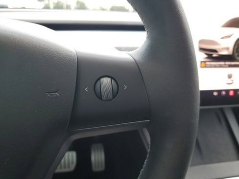 Used 2022 Tesla Model Y Performance image 19