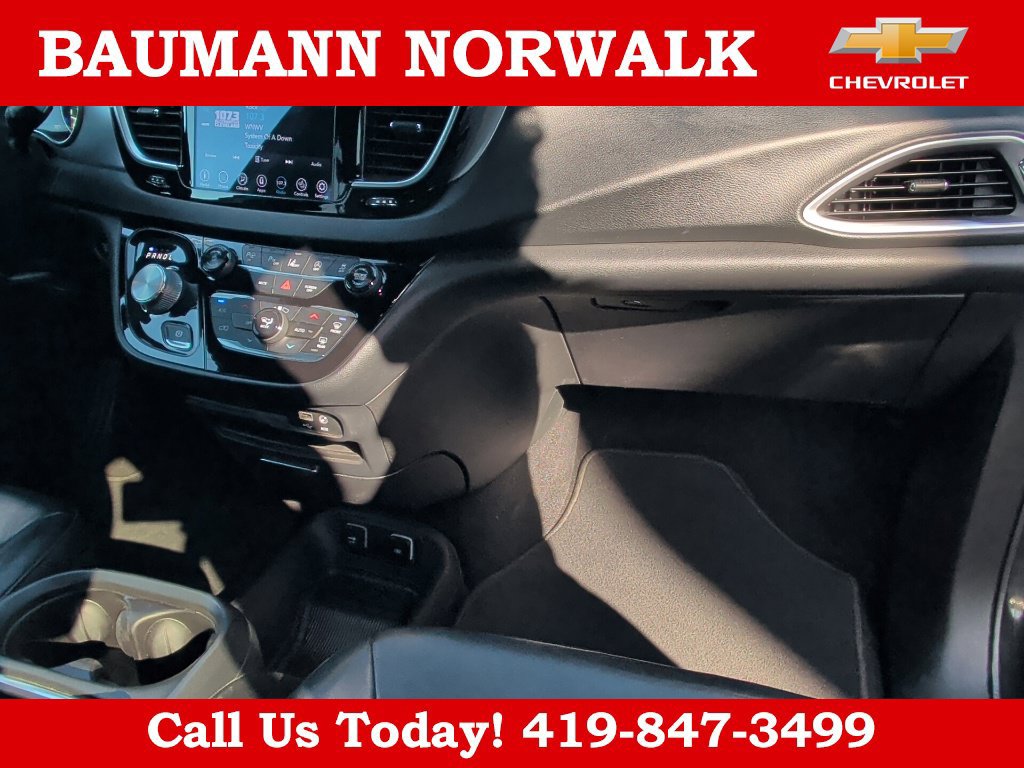 Used 2018 Chrysler Pacifica Touring-L w/ Advanced Safetytec Group FWD image 33