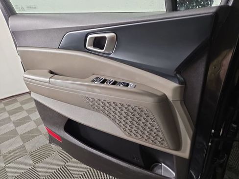 Used 2025 Kia Carnival image 29