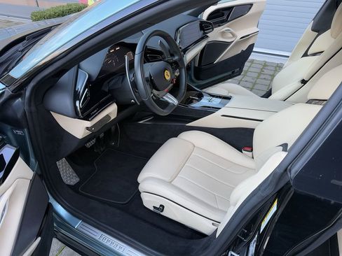 Used 2023 Ferrari Purosangue image 29