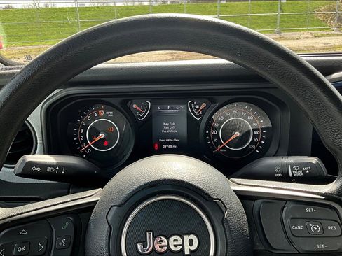 Used 2024 Jeep Gladiator Sport AWD/4WD image 13