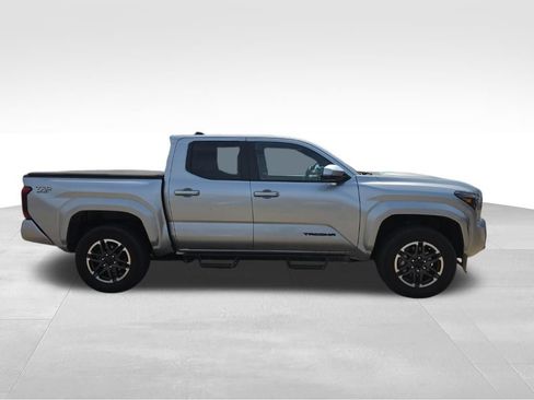 Used 2024 Toyota Tacoma TRD Sport w/ TRD Sport Upgrade Package AWD/4WD image 7