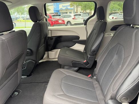 Used 2023 Chrysler Voyager LX FWD image 11