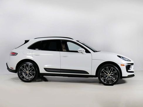 Certified 2026 Porsche Macan AWD/4WD image 8
