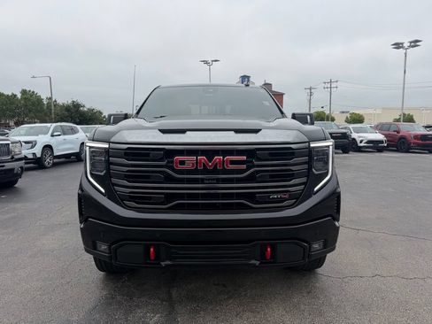 Used 2022 GMC Sierra 1500 AT4 w/ Technology Package AWD/4WD image 4