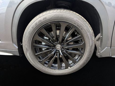 Used 2025 Toyota Highlander XSE AWD/4WD image 9