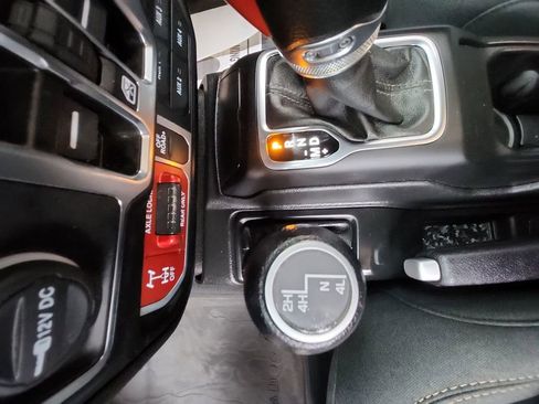 Used 2024 Jeep Gladiator Willys image 38