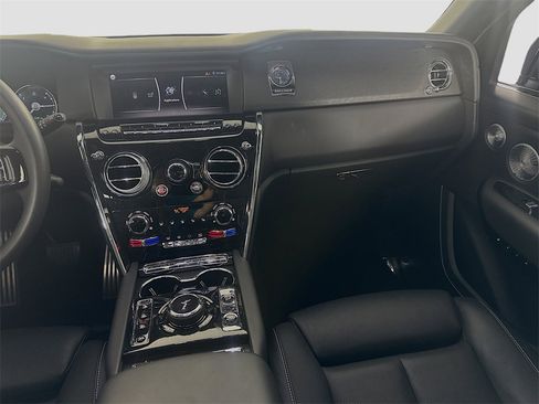 Used 2024 Rolls-Royce Cullinan image 24