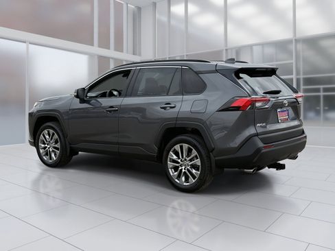 Used 2023 Toyota RAV4 XLE Premium image 4