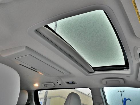 Used 2020 Toyota Sienna XLE Premium image 14