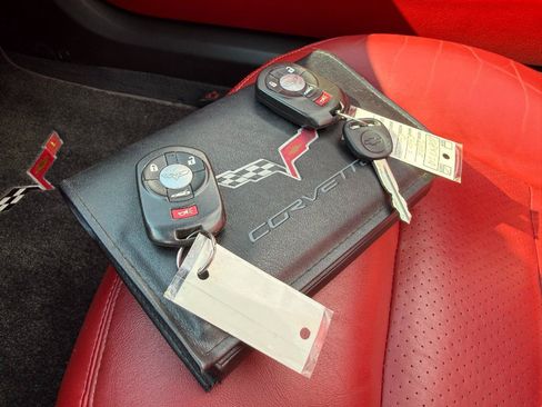Used 2006 Chevrolet Corvette Convertible w/ Preferred Equipment Group RWD image 44