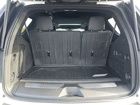 Used 2025 Chevrolet Tahoe High Country image 11