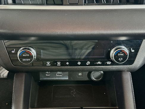 Used 2024 Mitsubishi Outlander SE image 23