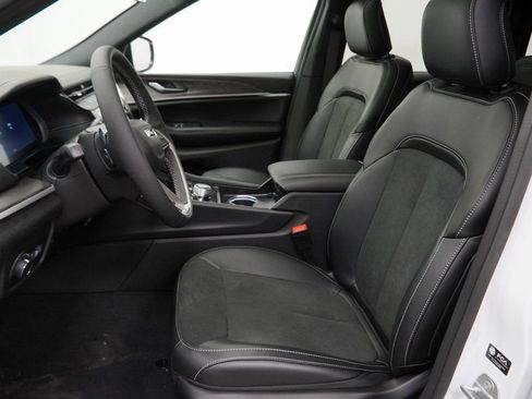 New 2026 Jeep Grand Cherokee Altitude AWD/4WD image 16