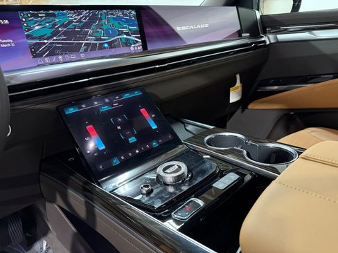 New 2026 Cadillac Escalade Luxury w/ Touring Package AWD/4WD image 31