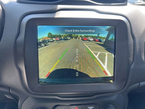 Used 2022 Jeep Renegade Latitude w/ Convenience Group AWD/4WD image 14