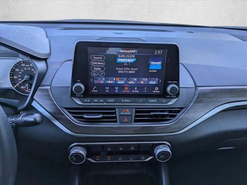 Used 2024 Nissan Altima 2.5 SV image 14