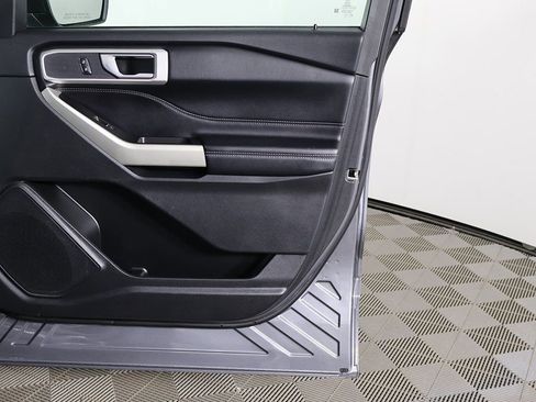 Used 2022 Ford Explorer XLT image 19