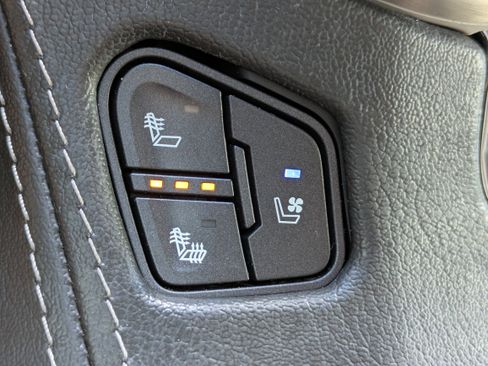 Used 2019 GMC Yukon Denali w/ Denali Ultimate Package AWD/4WD image 31