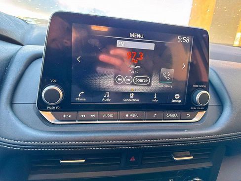 Used 2023 Nissan Rogue S image 11