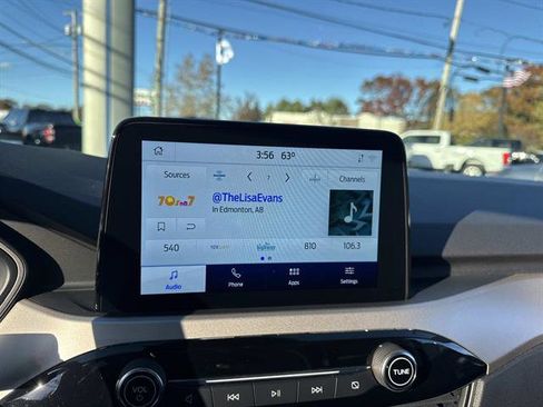 Used 2022 Ford Escape SEL image 18