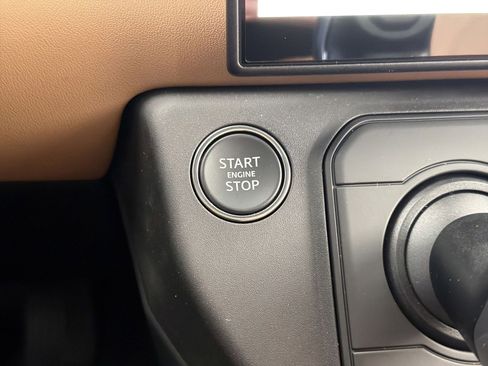 New 2026 Land Rover Defender 110 X-Dynamic SE image 26