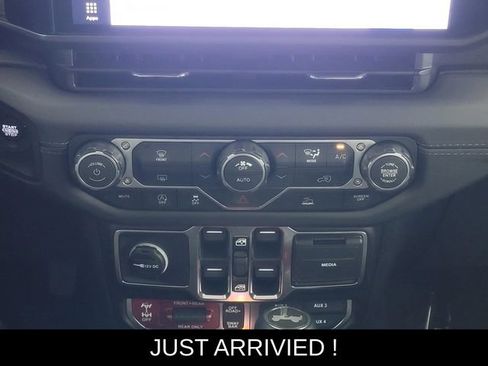 Used 2026 Jeep Wrangler Unlimited Rubicon AWD/4WD image 22