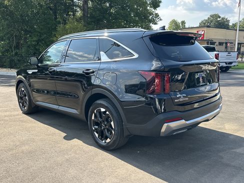 Used 2025 Kia Sorento S FWD image 6