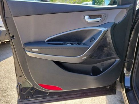 Used 2017 Hyundai Santa Fe SE w/ Ultimate Package FWD image 19