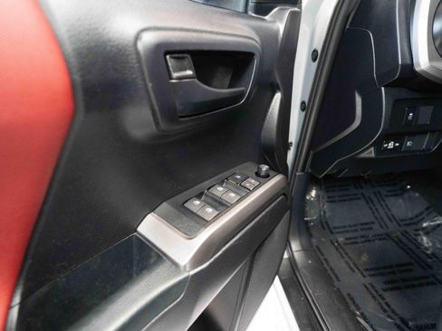 Used 2021 Toyota Tacoma SR5 AWD/4WD image 7