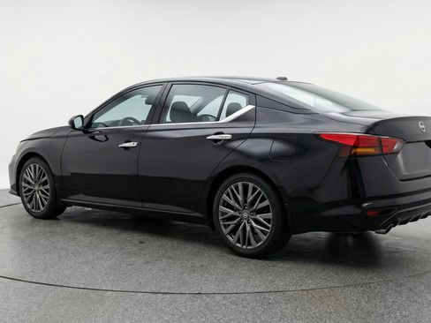 Used 2025 Nissan Altima 2.5 SV FWD image 6