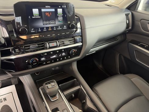 Certified 2025 Nissan Pathfinder SL w/ SL Premium Package image 4