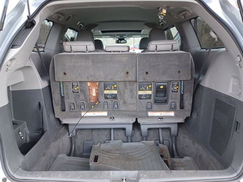 Used 2018 Toyota Sienna XLE FWD image 31